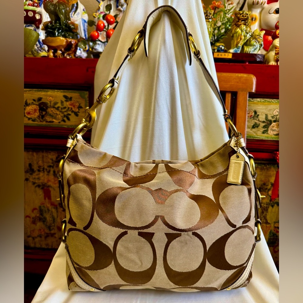 AUTHENTIC COACH SHOULDER BAG